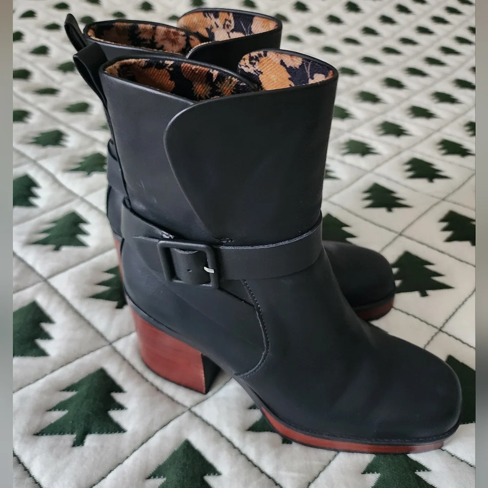 Korks Marci Black Heeled Boots - Picture 8 of 9